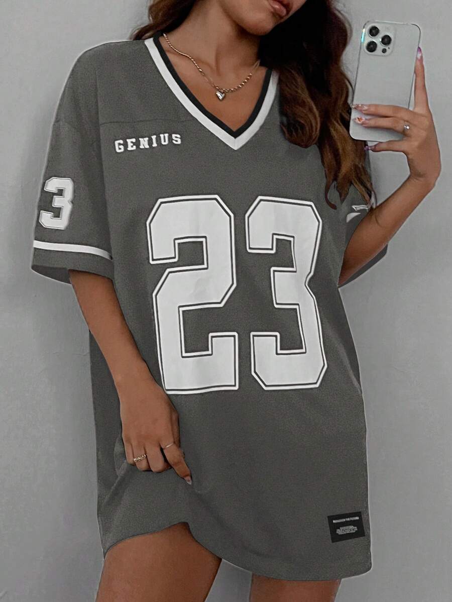 SHEIN EZwear 夏季休闲运动字母与数字图案灰色宽松V领短袖T恤连衣裙 - 灰色 - 查看 1