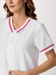 Scrubzie 手术服和手术上衣-短袖、白色衬衫和粉色裤子套装，女士牙科诊所工作制服 - 白色 - 查看 5