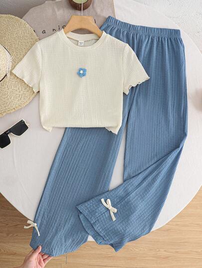 SHEIN LMoss Kids Tonårsflickor aprikosblå tredimensionell blomma jacquard bodysuit topp och kontrastfärg rosett texturerad byxor med vida ben