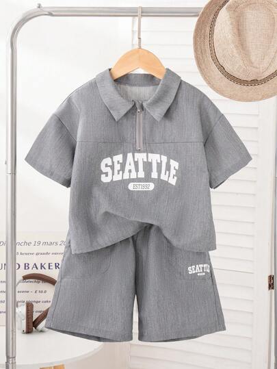 年轻男孩夏季新款前印花翻领半拉链宽松短袖上衣和休闲短裤套装，时尚运动简约装