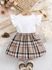女婴可爱休闲优雅学院风棕色格子编织面料拼接白色舒适针织面料蝴蝶结装饰荷叶边下摆短袖 1 岁连衣裙。正面的棕色格子蝴蝶结增添了甜美俏皮的感觉，使整件连衣裙优雅而可爱。适合宝宝春夏季外出、聚会或日常穿着 - 卡其色 - 查看 2