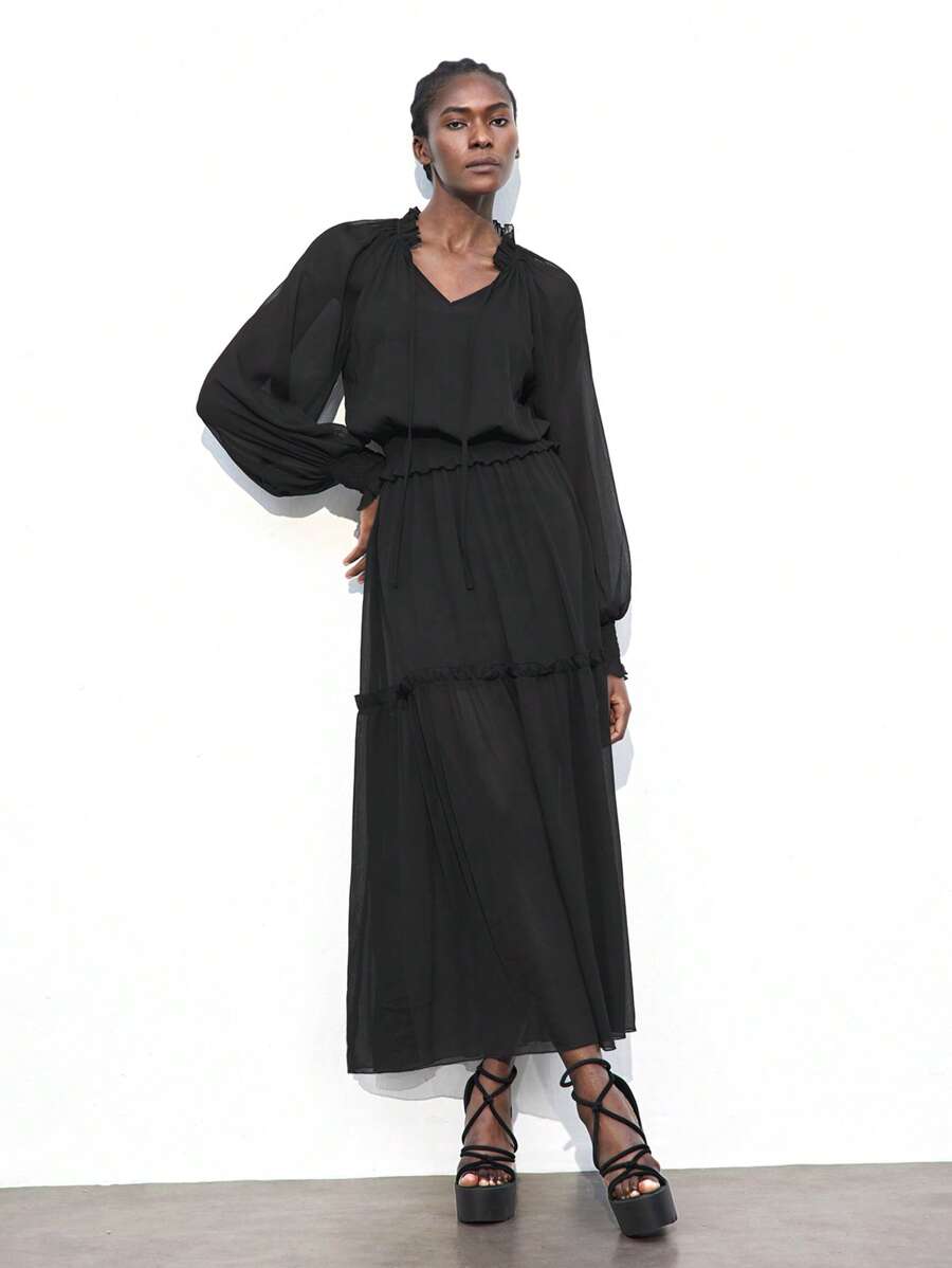 Maija Vestido Longo de Manga Longa Solto com Decote em V Pregueado, Cintura Elástica e Acabamento Plissado, Estilo Boêmio Simples, Mas Elegante para Férias - Preto - Visão 1