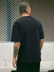 Manfinity NXTstreet Camiseta de manga corta informal para hombres con estampado de figura y letra, para primavera/verano - Negro - Ver 5