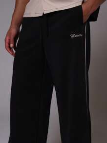 Musero Pantalón de chándal de pierna ancha con parche de marca, cintura elástica con cordón, para el armario de primavera y verano - Negro - Ver 5