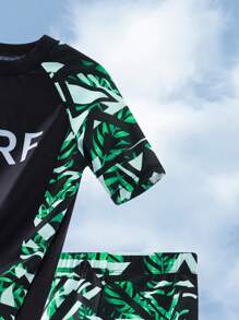 SHEIN 2pcs/Set Kids' Tween Boy Casual Versatile Printed Rash Guard Short Sleeve & Swim Trunks, Swimsuit Set