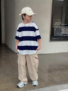 SHEIN 2 件/套买 1 送 1 青少年男孩休闲韩版宽松条纹 T 恤和工装口袋裤套装，适合通勤、上学、休闲、度假、运动、春夏 - 藏蓝色 - 查看 3