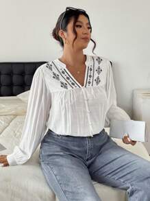 SHEIN Frenchy Plus Size Vintage Geometric Pattern V-Neck Shirt, Casual For Spring And Summer