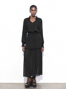 Maija Vestido Longo de Manga Longa Solto com Decote em V Pregueado, Cintura Elástica e Acabamento Plissado, Estilo Boêmio Simples, Mas Elegante para Férias - Preto - Visão 4