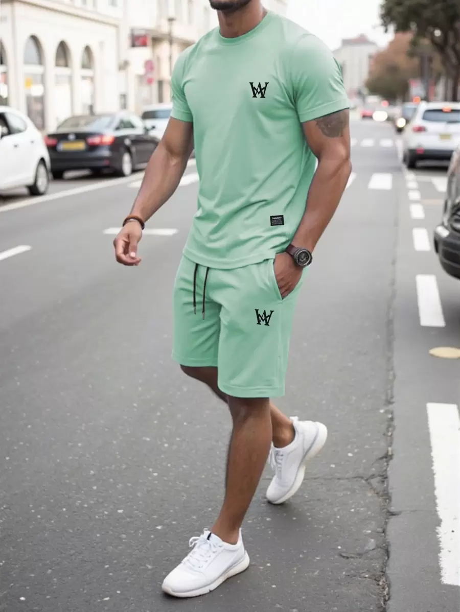 Manfinity Homme 2 件装男士字母印花圆领短袖休闲 T 恤和抽绳腰短裤套装 - 薄荷綠 - 查看 1