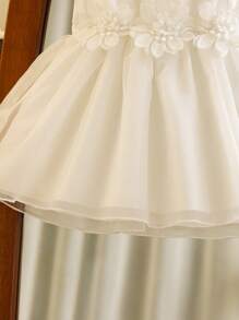 Souflis Souflis Baby Girl Spring/Summer Solid White Sleeveless Round Neck Net Mesh Dress, Fresh Fairy Style, Simple No Pattern, Flowing Skirt, Suitable For Holidays, Elegant Outings, Comfortable House Wear. Random Floral Quantity - White - View 4