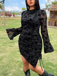 SHEIN EZwear فستان ميش طباعة الزهور مع حافة منحرفة مقاس كبير - الأسود - مشاهدة 4