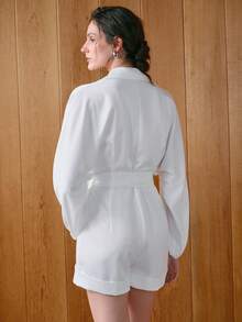 Uhlyne Satin Collared V-hals Lantern Sleeve Belted Elegant Romper - Vitt - Visa 7