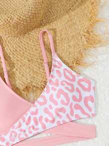 SHEIN Conjunto de traje de baño para adolescentes que incluye parte superior de bikini con tirantes cruzados y tiras finas, Bottom con estampado de leopardo, y una envoltura con pliegues a los lados - Rosa - Ver 3