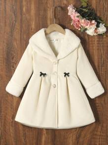 SHEIN Vintaside Kids 年轻女孩都市优雅毛绒面料 + 毛茸茸的衬里大领大衣，配有金属纽扣装饰和腰部蝴蝶结装饰，厚实保暖中长款，适合秋冬季 - 米色 - 查看 4