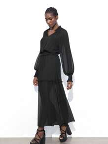 Maija Vestido Longo de Manga Longa Solto com Decote em V Pregueado, Cintura Elástica e Acabamento Plissado, Estilo Boêmio Simples, Mas Elegante para Férias - Preto - Visão 3