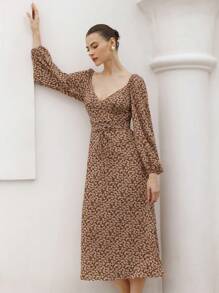 Aveloria Rosie Rosie 复古碎花束腰鸡心领长裙，春夏波西米亚风度假时尚风格，适合春秋季节