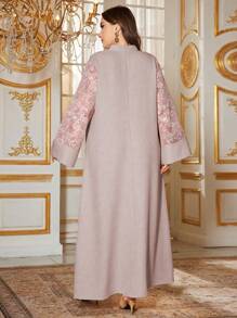 Al Najma Robe longue ample de grande taille avec broderie, kaftan modeste