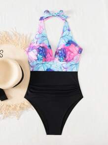 SHEIN Atuendo de verano para la playa para mujer, parte superior con estampado floral aleatorio combinada con pantalones fruncidos de unicolor, elegante traje de baño de una pieza