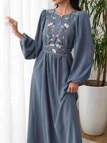 Al Najma 女士春夏休闲花卉刺绣缺口领灯笼袖长裙长款女装 - 藍色 - 查看 3