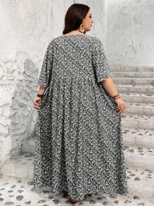 SHEIN CURVE+ Đầm Babydoll cổ chữ V tay ngắn họa tiết hoa rộng rãi cho nữ đi nghỉ mát cỡ lớn - màu đen - Xem 2