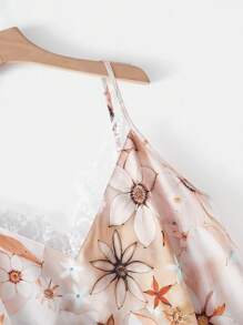 SHEIN VCAY Ropa de mujer de talla grande con estampado floral y encaje en contraste en top tipo camiseta de verano, ropa de verano europea y occidental, ropa de verano bonita, ropa de playa, ropa bohemia, ropa de vacaciones, ropa de resort, ropa hippie para mujer, atuendo de Pascua, atuendo de rave, atuendo de concierto country, atuendo de Nashville, atuendo de Coachella, atuendo de Ibiza, camisetas gráficas, atuendos de verano con flores