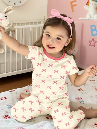 SHEIN Leap Crew Bộ đồ mặc nhà 2 món/bộ áo thun tay ngắn họa tiết nơ dễ thương cho bé gái và quần legging, phù hợp cho mùa xuân và mùa hè