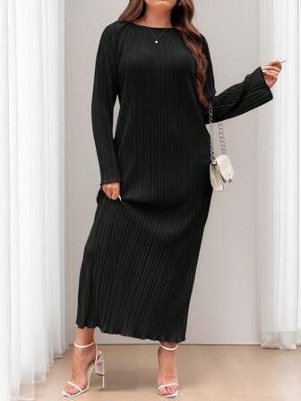 SHEIN Privé 大码褶皱圆领宽松直筒连衣裙