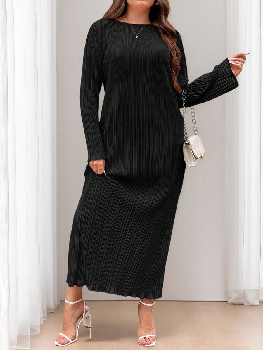 SHEIN Privé Plus Size Ruched Round Neck Loose Straight Dress - Black - View 1