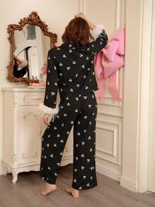 SHEIN Ensemble de pyjama femme mignon avec motif de cerises sur tout le vêtement, décoré de nœuds en dentelle moelleuse. Vêtements d'automne et d'hiver, confortables - Multicolore - Voir 2