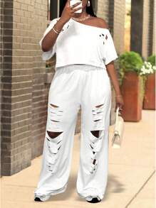 SHEIN CURVE+ 2 件套大码女式休闲街头风格镂空碎花短袖上衣和裤子/女士套装/露肩上衣/性感/可爱上衣/返校/2 件套/白色/女士休闲/女士外出上衣/女士休闲套装/街头时尚运动纯色/运动衫/白色大码两件套大码夏季套装加大码休闲套装 8xl 女装 2 件破洞套装 - 白色 - 查看 2