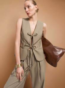 Ontre 纯色V领系带背心，适合日常通勤 - 灰色 - 查看 1