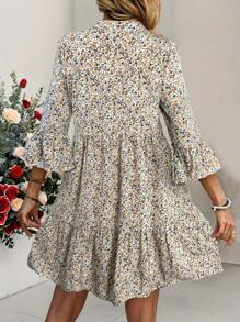 Abito corto da donna con scollo a V, maniche a balze e stampa floreale ditsy per vacanze