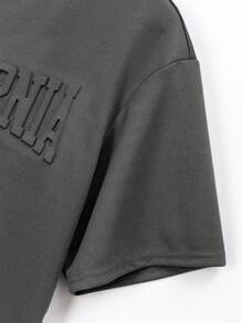 SHEIN Top cu mânecă scurtă, casual, pentru adolescenți, cu umeri, cu text în limba engleză în relief