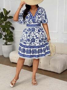 SHEIN Clasi Plus Size Women V-Neck Print Casual Dress