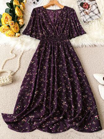 SHEIN CURVE+ Vestido con mangas cortas con pliegues, cintura con cordón y estampado floral menudo, adecuado para uso diario y vacaciones en primavera/verano, talla grande para mujer