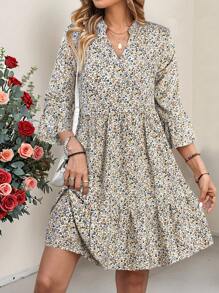 Abito corto da donna con scollo a V, maniche a balze e stampa floreale ditsy per vacanze