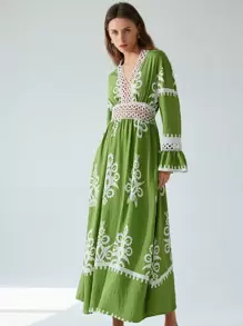 Aveloria Modichic Elegantes Resort V-Ausschnitt Kleid mit floraler Durchbruchstickerei, Trompetenärmeln, elastischem Bund und Knotenschlaufe vorne - Verschiedenfarbig - Übersicht 3
