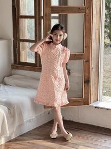 SHEIN Tween Girl' 优雅中国风中式立领灯笼袖中国红旗袍连衣裙 - 粉色 - 查看 1