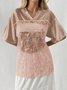 SHEIN Unity 女式白色蕾丝拼接缎面刺绣图案短袖 T 恤适合节日派对服装图案 T 恤女式上衣 - 藕粉色 - 查看 7
