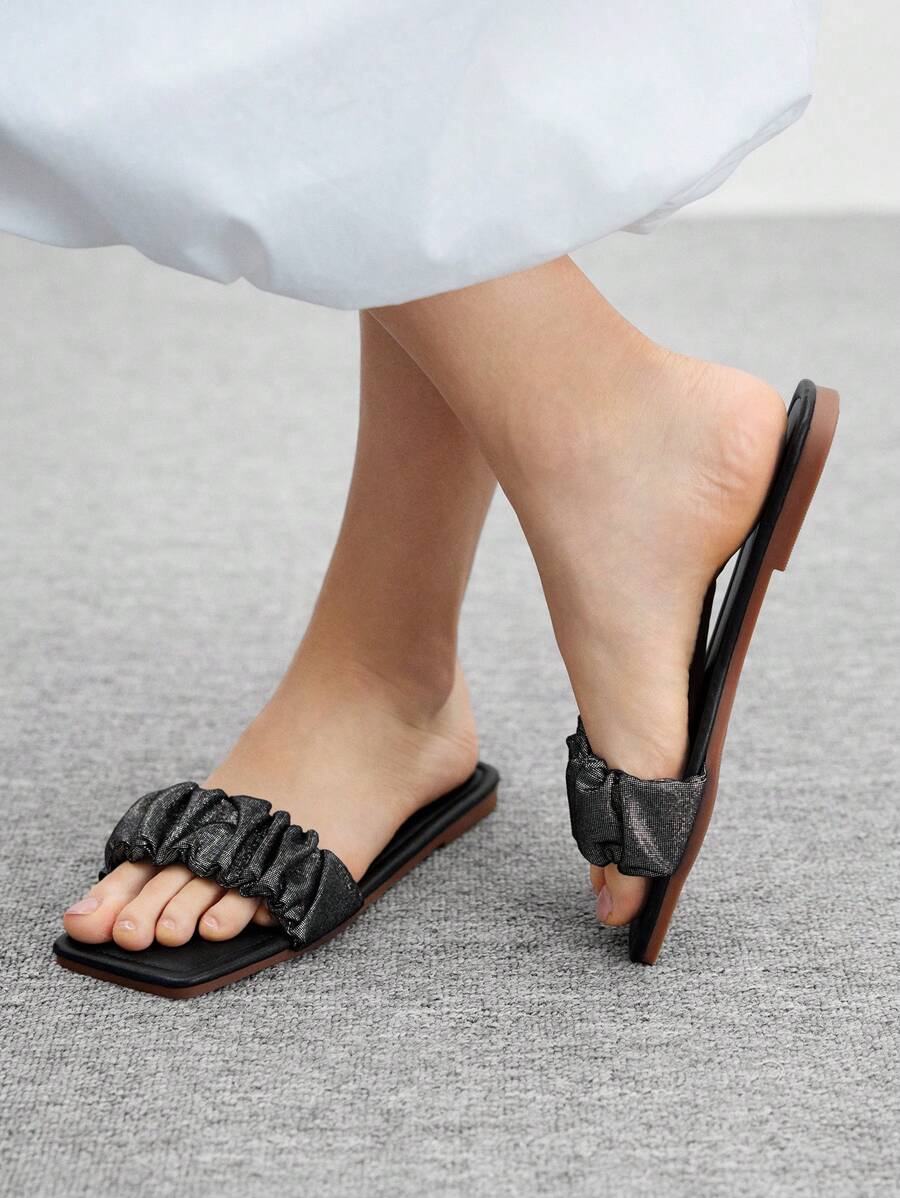 CUCCOO BIZCHIC Women's Simple Flat Sandals, Fashionable & Versatile For Summer Vacation, Commuting And All-Matching Styling - Black - View 1