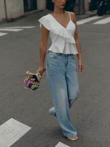 Nöista 白色不对称荷叶边上衣，荷叶边袖，荷叶边下摆，可调节 V 领带。非常适合春季或夏季场合，例如复活节。 - 白色 - 查看 5