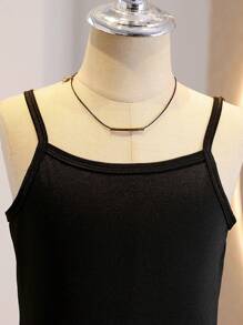 SHEIN Vestido corto de tirantes esencial y versátil para niñas, de color liso, con cintura alta, de tela de satén brillante y estilo minimalista casual para uso diario - Negro - Ver 5