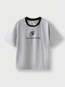 SHEIN Camiseta Esportiva de Manga Curta Casual para Volta às Aulas, Camiseta Esportiva Casual Infantil de Gola Redonda com Recorte em Cores Contrastantes e Estampa Gráfica de Letras Engraçadas - Multicolorido - Visão 10