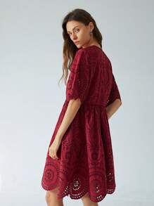 Aveloria Modichic Elegante mini abito da donna con scollo a V, morbido, con ricamo e dettagli in pizzo traforato, in uno stile dolce e raffinato - Bordò - Visualizzare 2