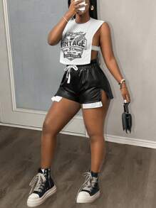 Slaydiva Nouveau débardeur de rue décontracté printemps et été à col rond sans manches avec logo blanc imprimé ailes anglaises sur les côtés tronqués et perforés. Jeu de deux pièces femmes comprenant ce top et une mini-jupe bicolore noire et blanche en PU ajustée - Multicolore - Voir 5