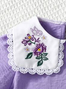 2 pezzi Set estivo da bambina con blusa a maniche a sbuffo con colletto a volant e ricamo floreale e shorts di jeans con volant