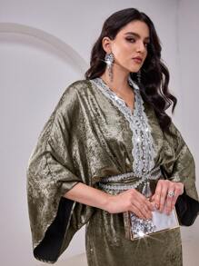 Al Najma 女士宽松蕾丝拼接 V 领蝙蝠袖阿拉伯长裙 - 黑色 - 查看 1