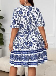 SHEIN Clasi Plus Size Women V-Neck Print Casual Dress