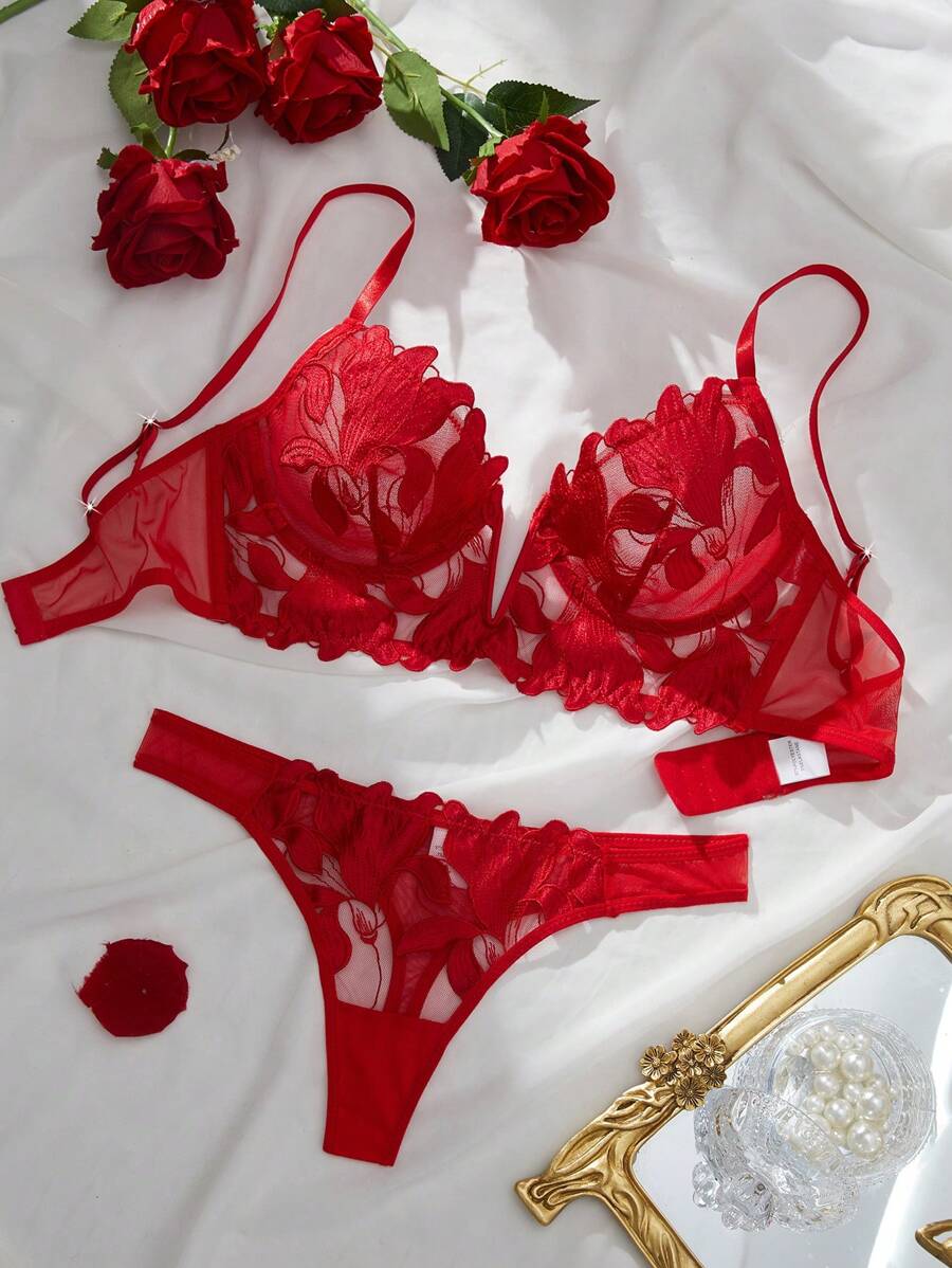 Esselle 2pcs/Set French Classic V-Shape Sexy Bra & Panty Lingerie Set - Red - View 1