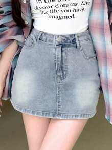 Gonna-pantaloncino in jeans versatile casual da donna adatta per tutti i giorni, con tasche